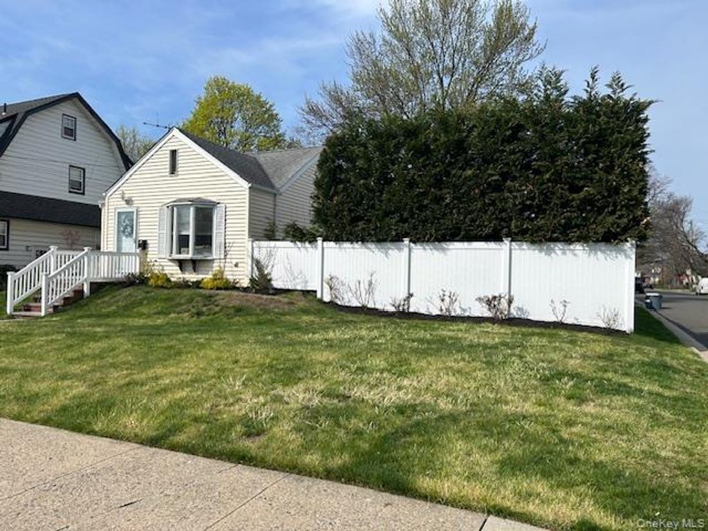 Photo of 2984 Grand Boulevard, Baldwin, NY 11510 (MLS # 985848)