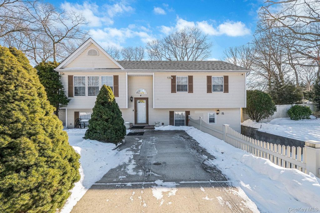 Photo of 4 W Prospect Street, Selden, NY 11784 (MLS # 960534)