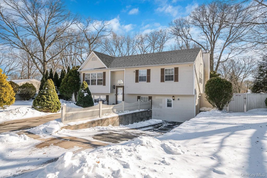 Photo of 4 W Prospect Street, Selden, NY 11784 (MLS # 960534)