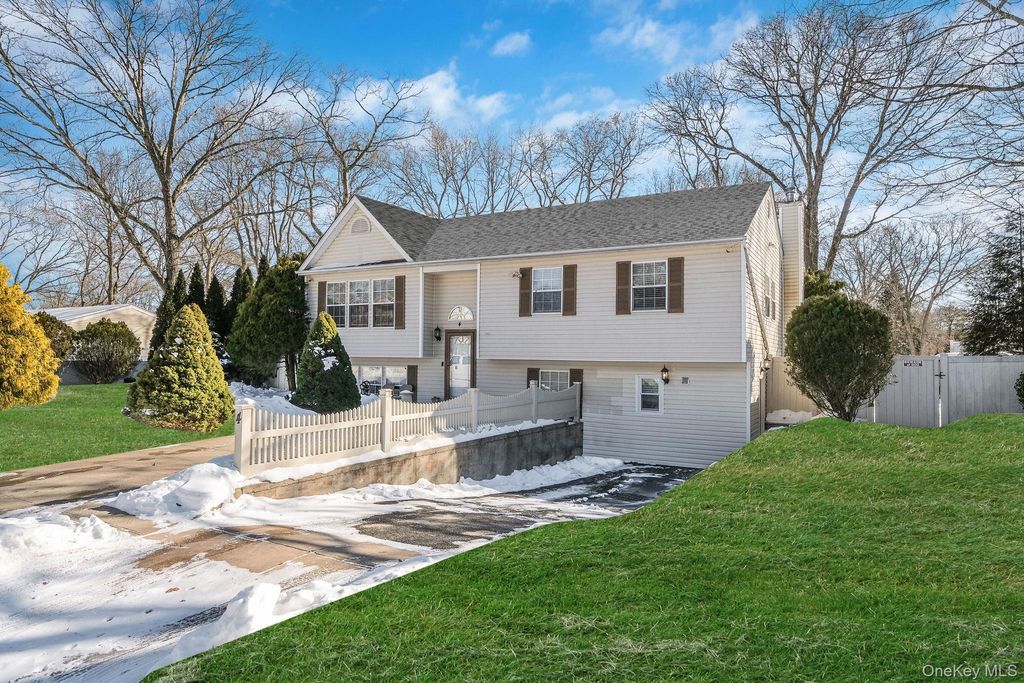 Photo of 4 W Prospect Street, Selden, NY 11784 (MLS # 960534)