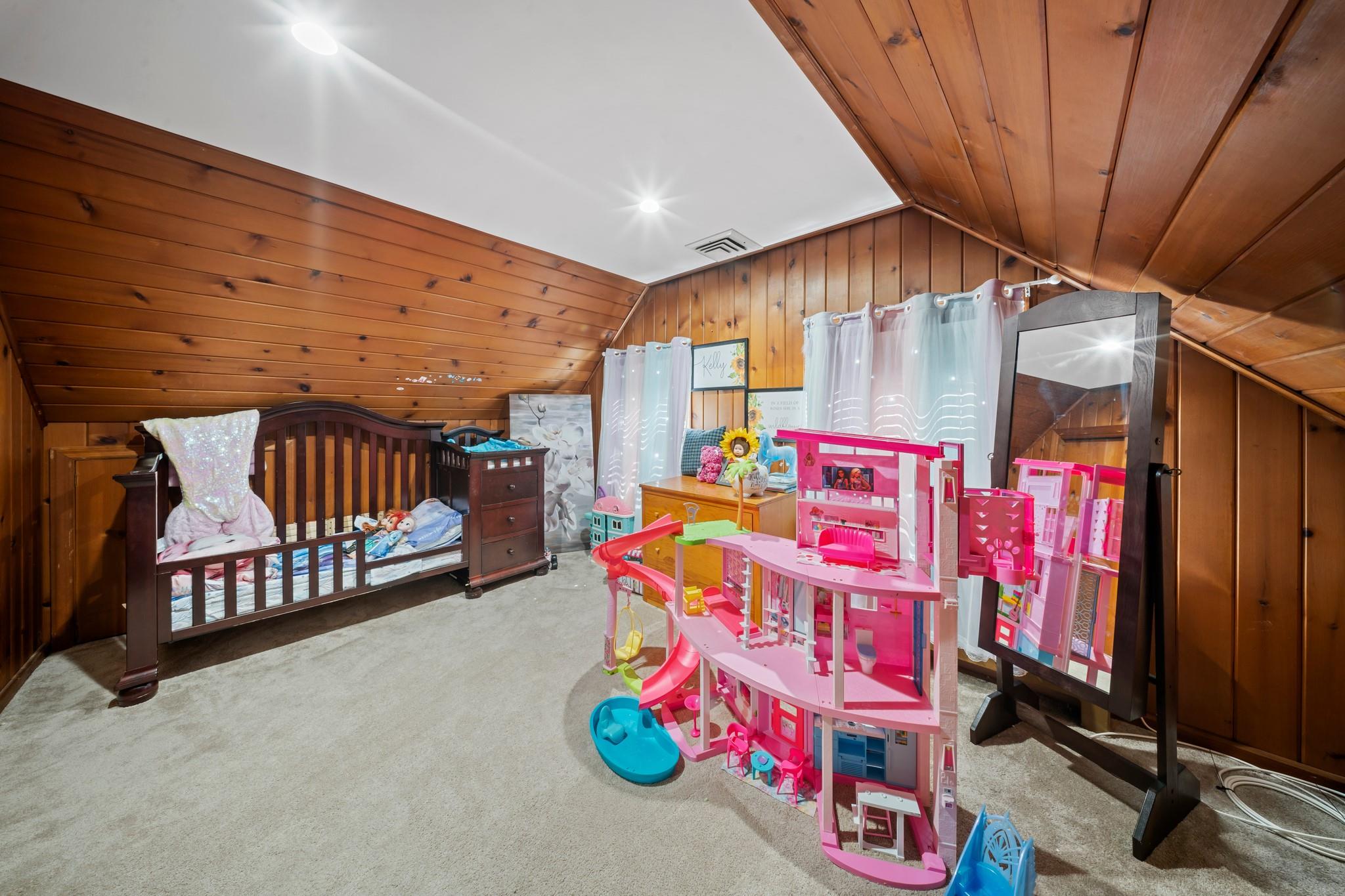 33 Chestnut Lane, Levittown, New York image 14