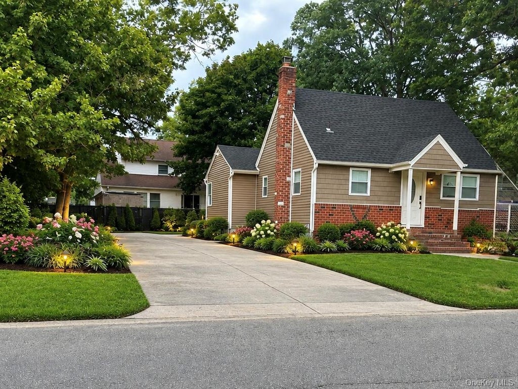 Photo of 1316 6 Street, West Babylon, NY 11704 (MLS # 1057705)