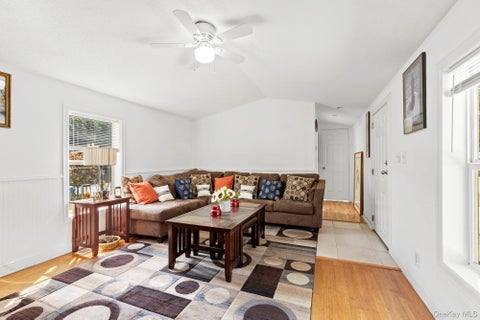 Mobile Home For Sale - 105 Oakview Hwy Hwy #180<br/> East Hampton, NY 11937
