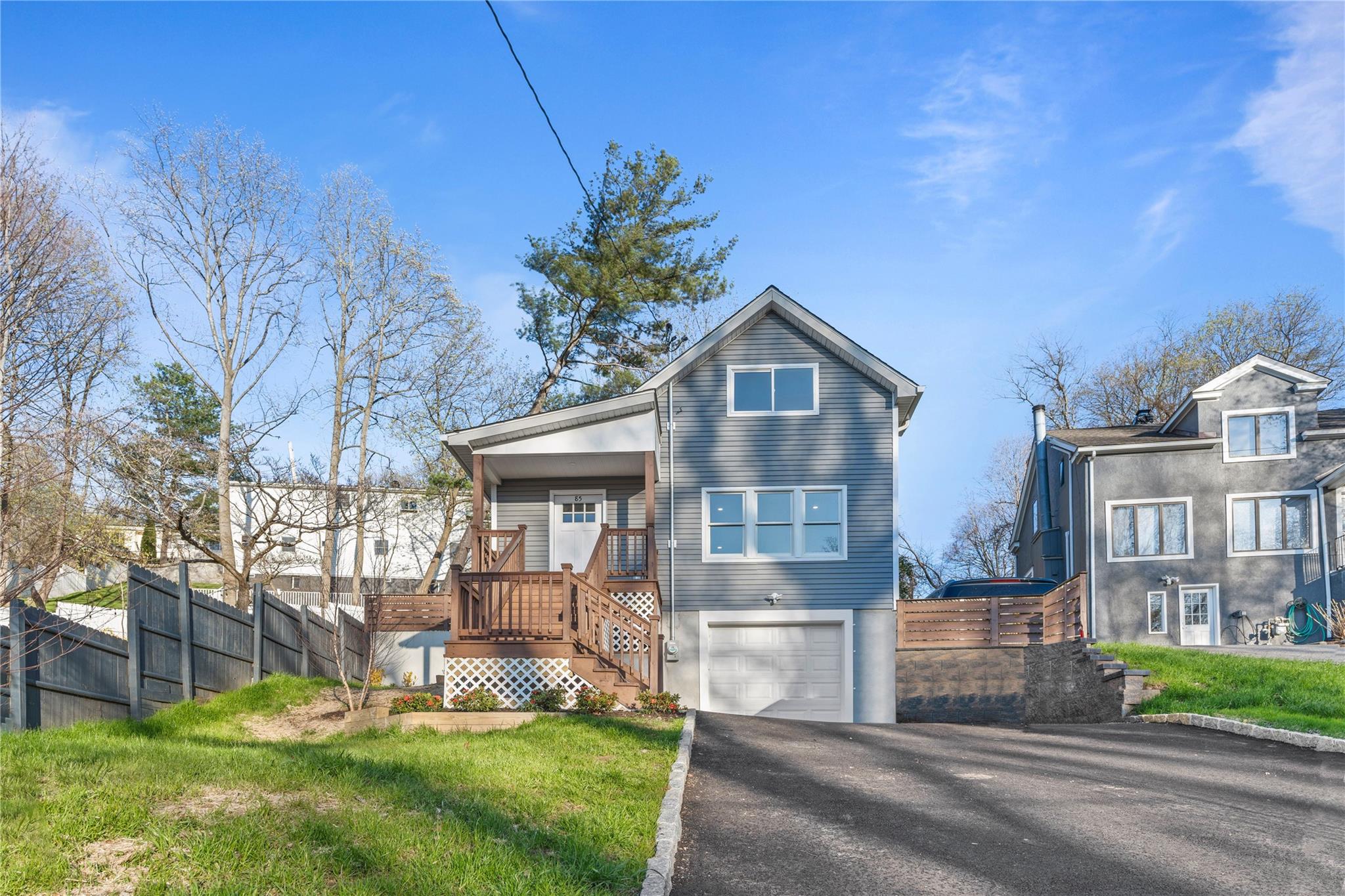 Euclid Avenue, Ardsley, New York - 3 Bedrooms  
3 Bathrooms  
8 Rooms - 