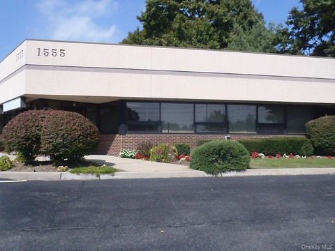 Photo of 1555 Sunrise Highway #7, Bay Shore, NY 11706 (MLS # 965309)