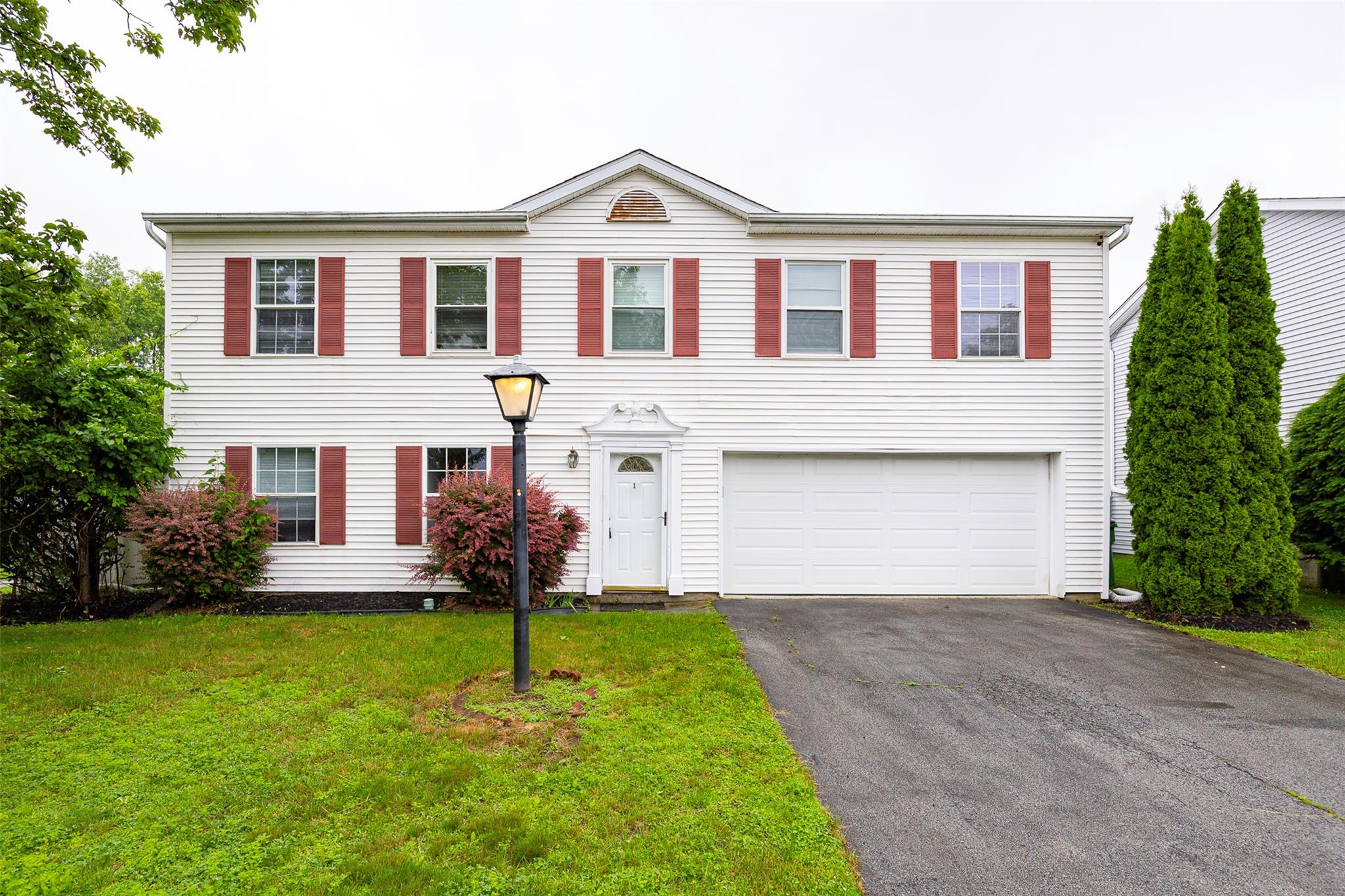 Pond Street, Poughkeepsie, New York - 3 Bedrooms  
3 Bathrooms  
7 Rooms - 