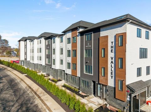 5 Valley Way 321 Spring Valley NY 10977