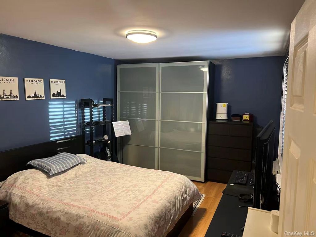 Photo of 224-24 Union Turnpike #4N, Oakland Gardens, NY 11364 (MLS # 962106)