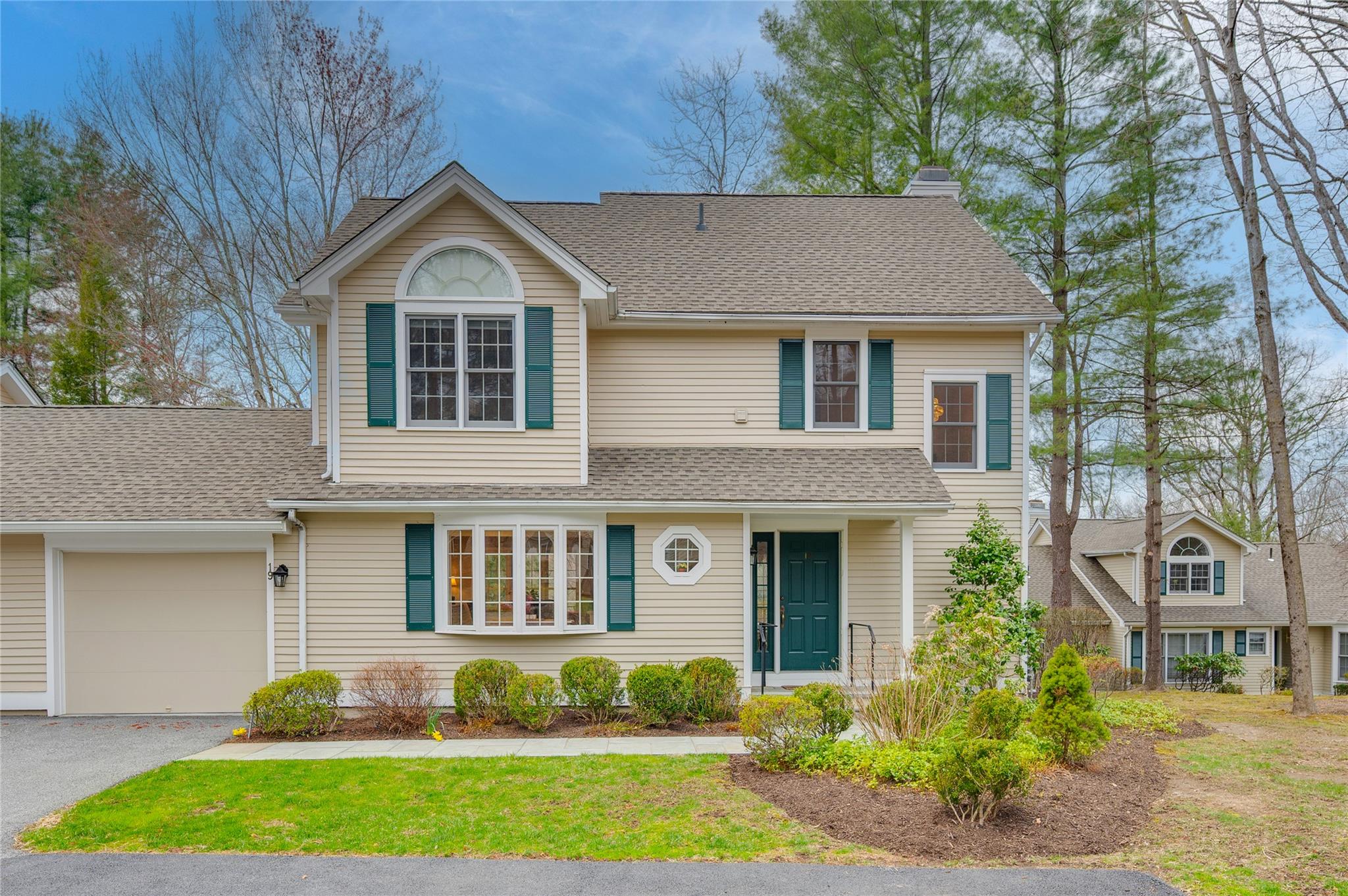 Cross River Road, Mount Kisco, New York - 2 Bedrooms  
4 Bathrooms  
7 Rooms - 