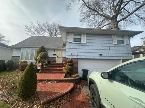 75 Melanie Lane Syosset NY 11791