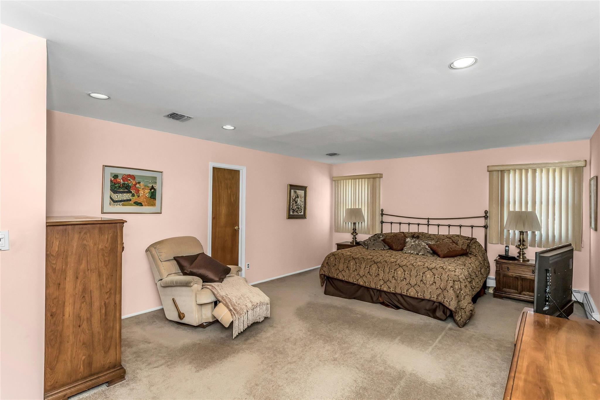 4 Toni Ann Circle, Plainview, New York image 11