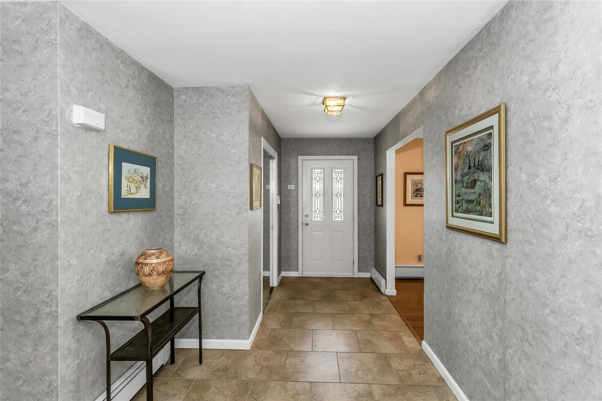 4 Toni Ann Circle, Plainview, New York image 2
