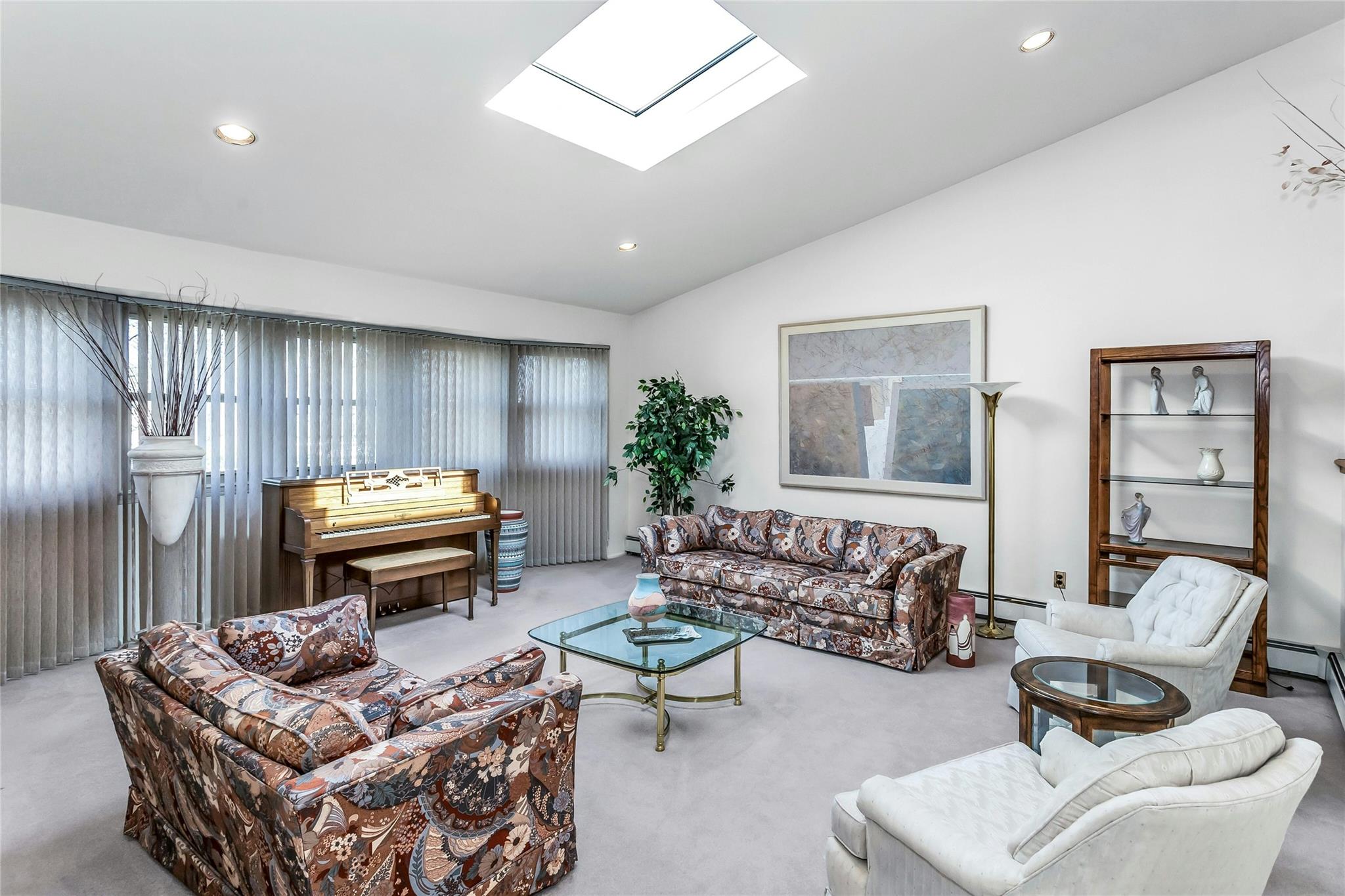 4 Toni Ann Circle, Plainview, New York image 9