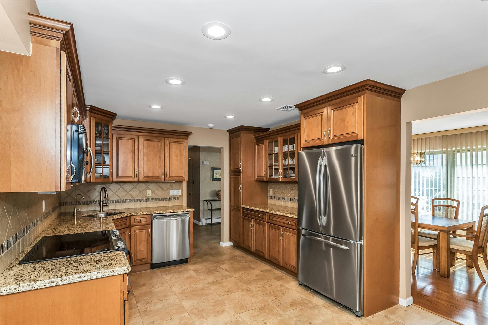 4 Toni Ann Circle, Plainview, New York image 3