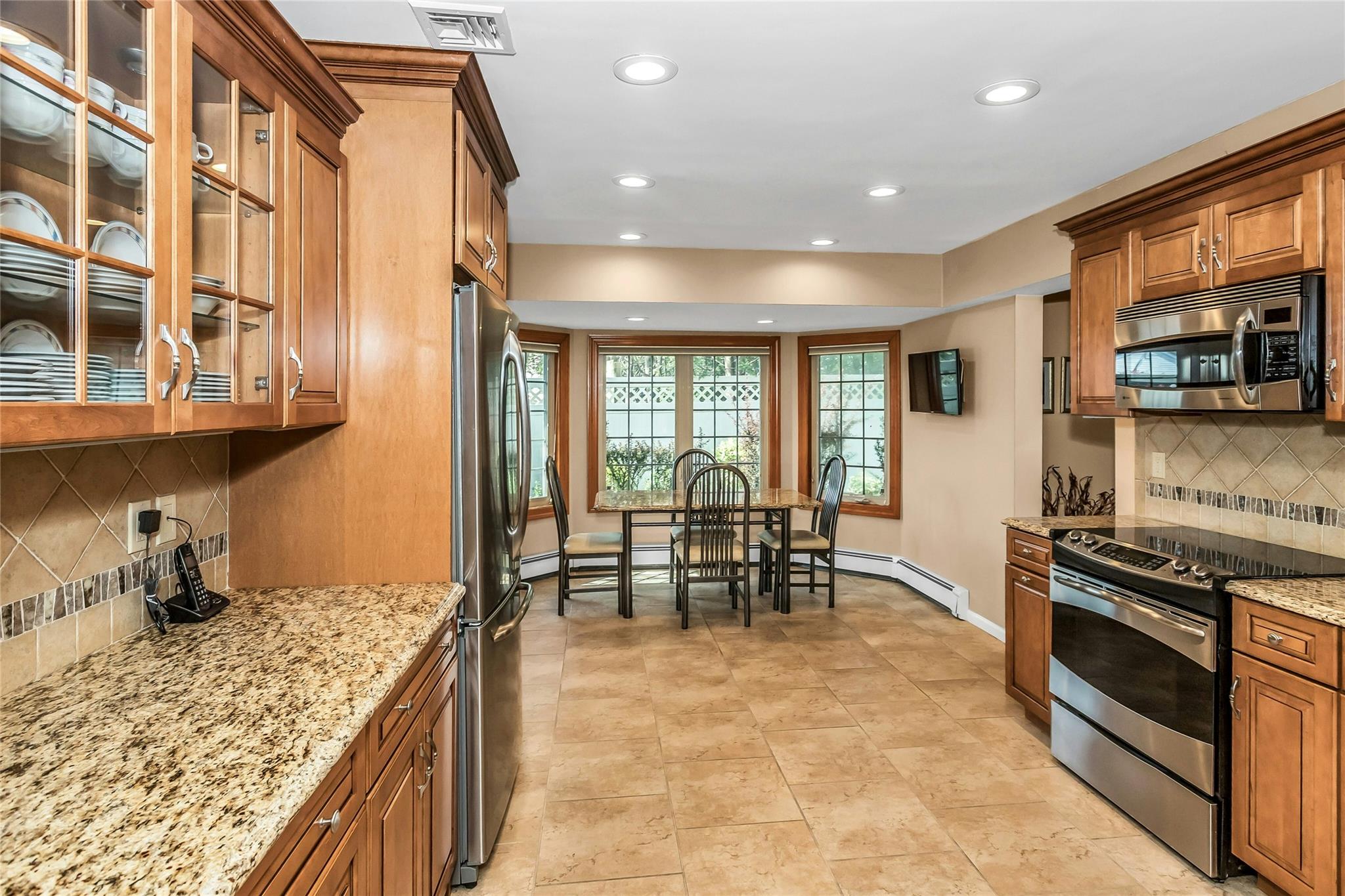 4 Toni Ann Circle, Plainview, New York image 4