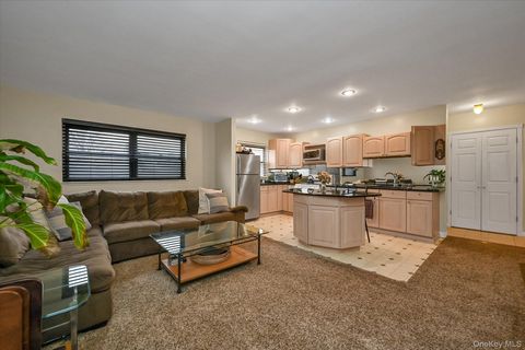 25 Elizabeth Street 2F Farmingdale NY 11735