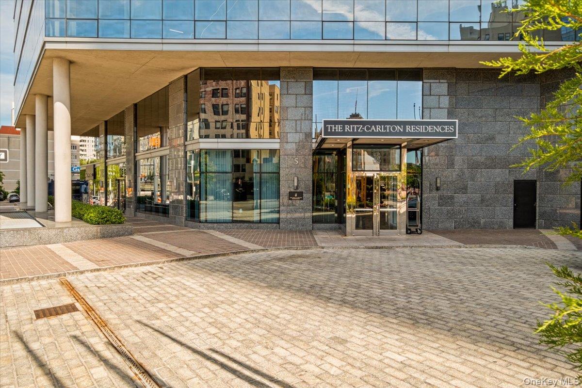 5 Renaissance Square PH 3E