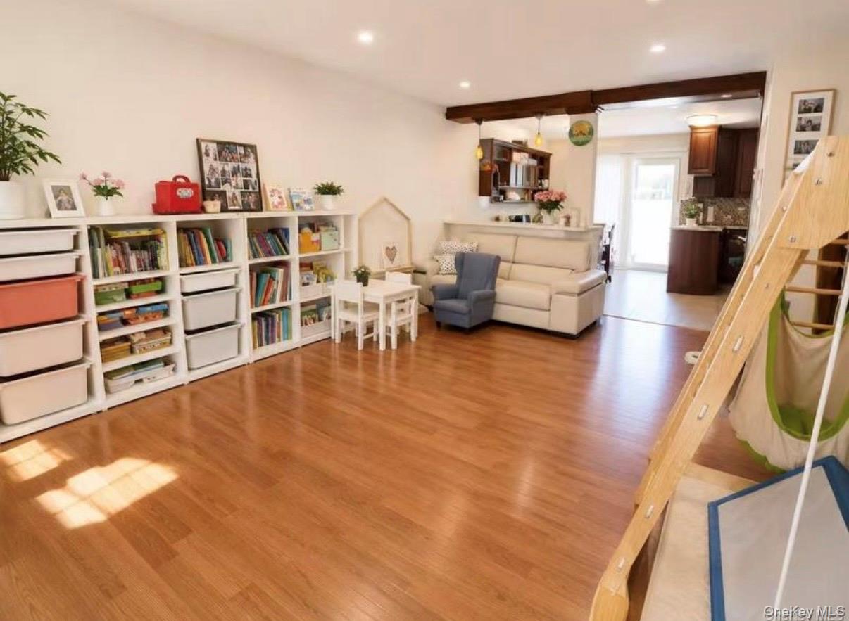 6337 douglaston Parkway