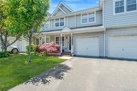 Condo For Sale - 2 Clubhouse Circle<br/> Central Islip, NY 11722
