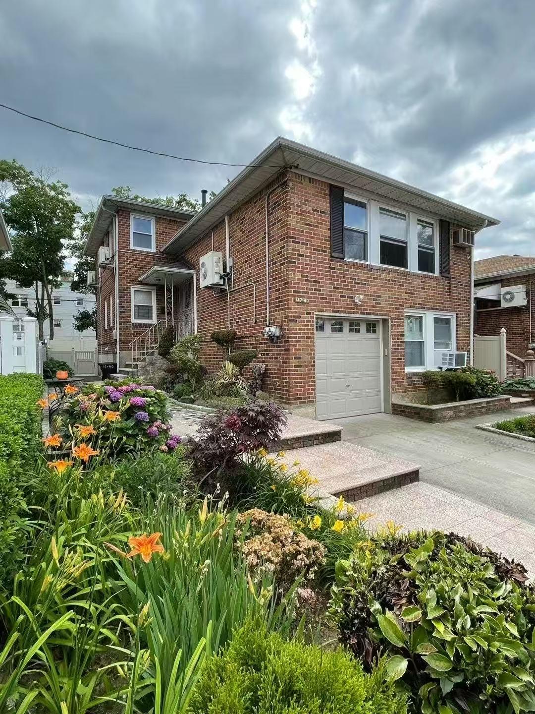 28th Avenue, Flushing, Queens, NY - 3 Bedrooms  
2 Bathrooms  
6 Rooms - 