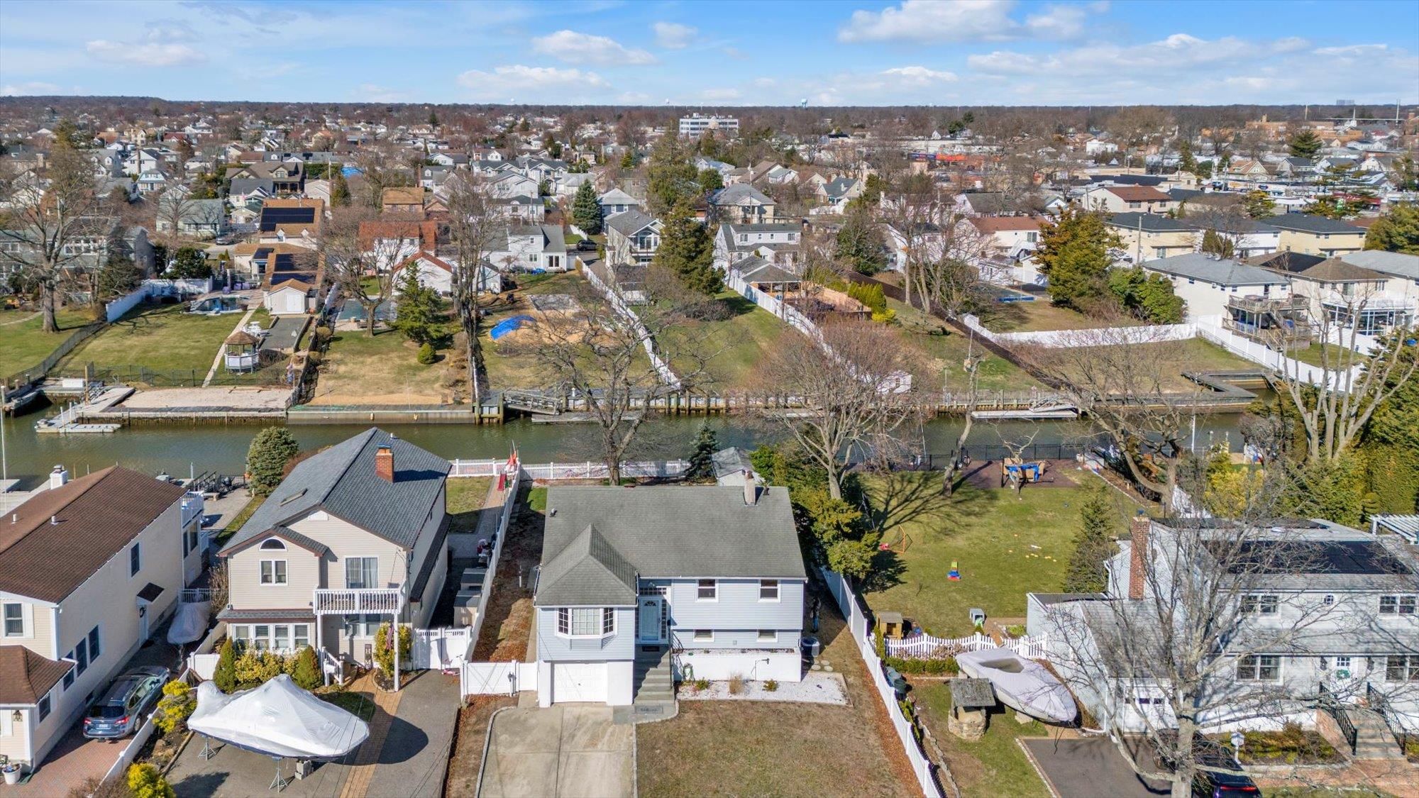 16 Beverly Road, Wantagh, New York image 31