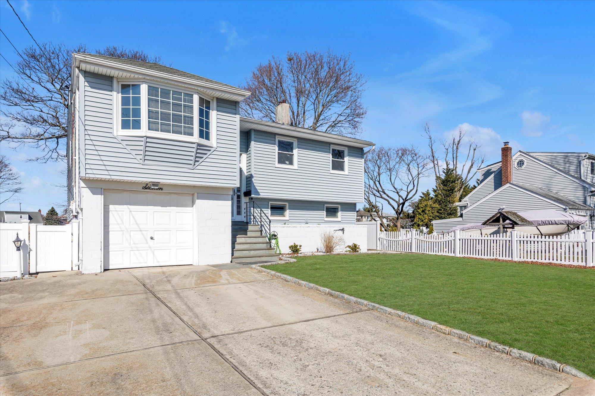 16 Beverly Road, Wantagh, New York image 2