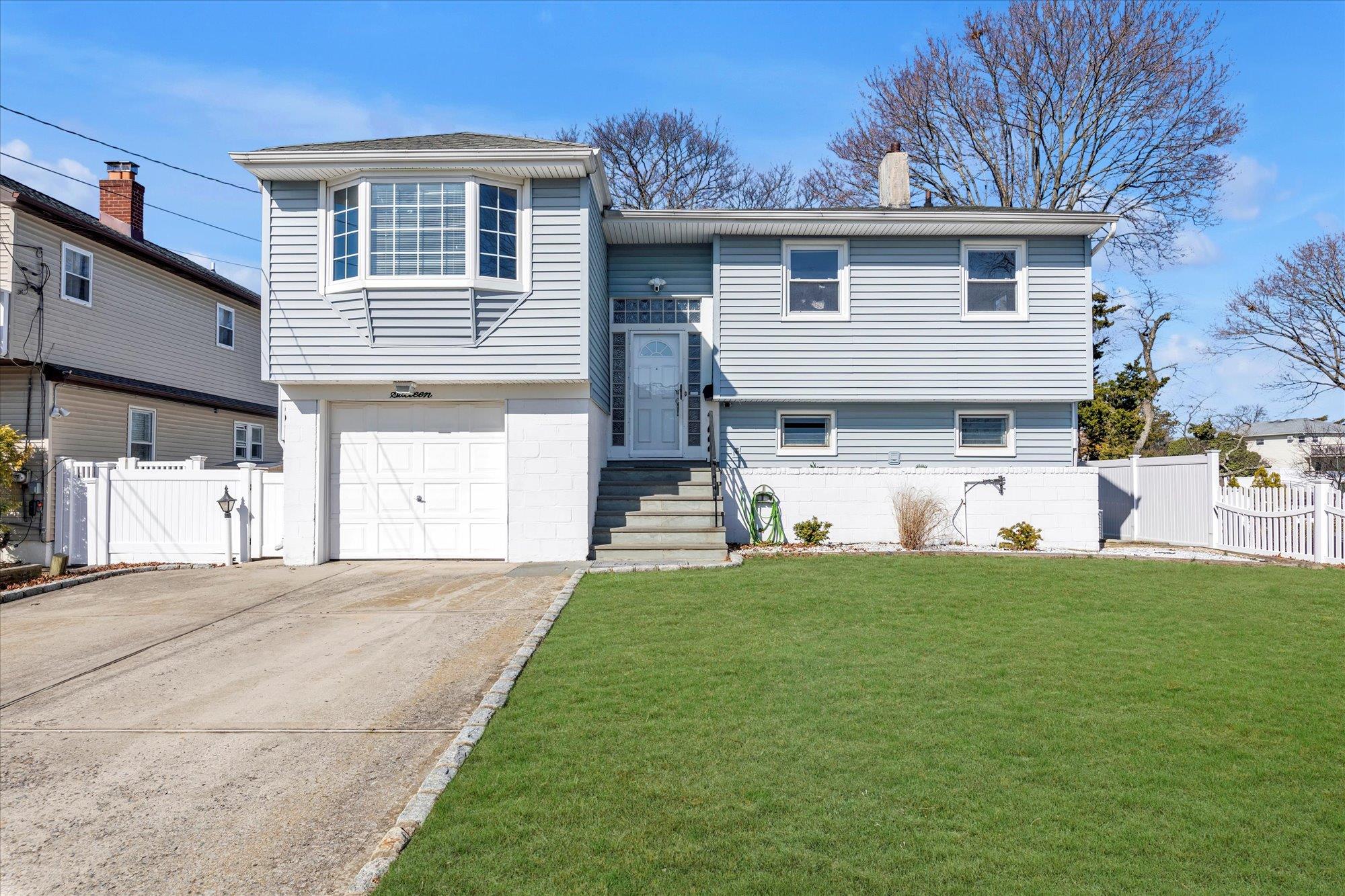 16 Beverly Road, Wantagh, New York image 1