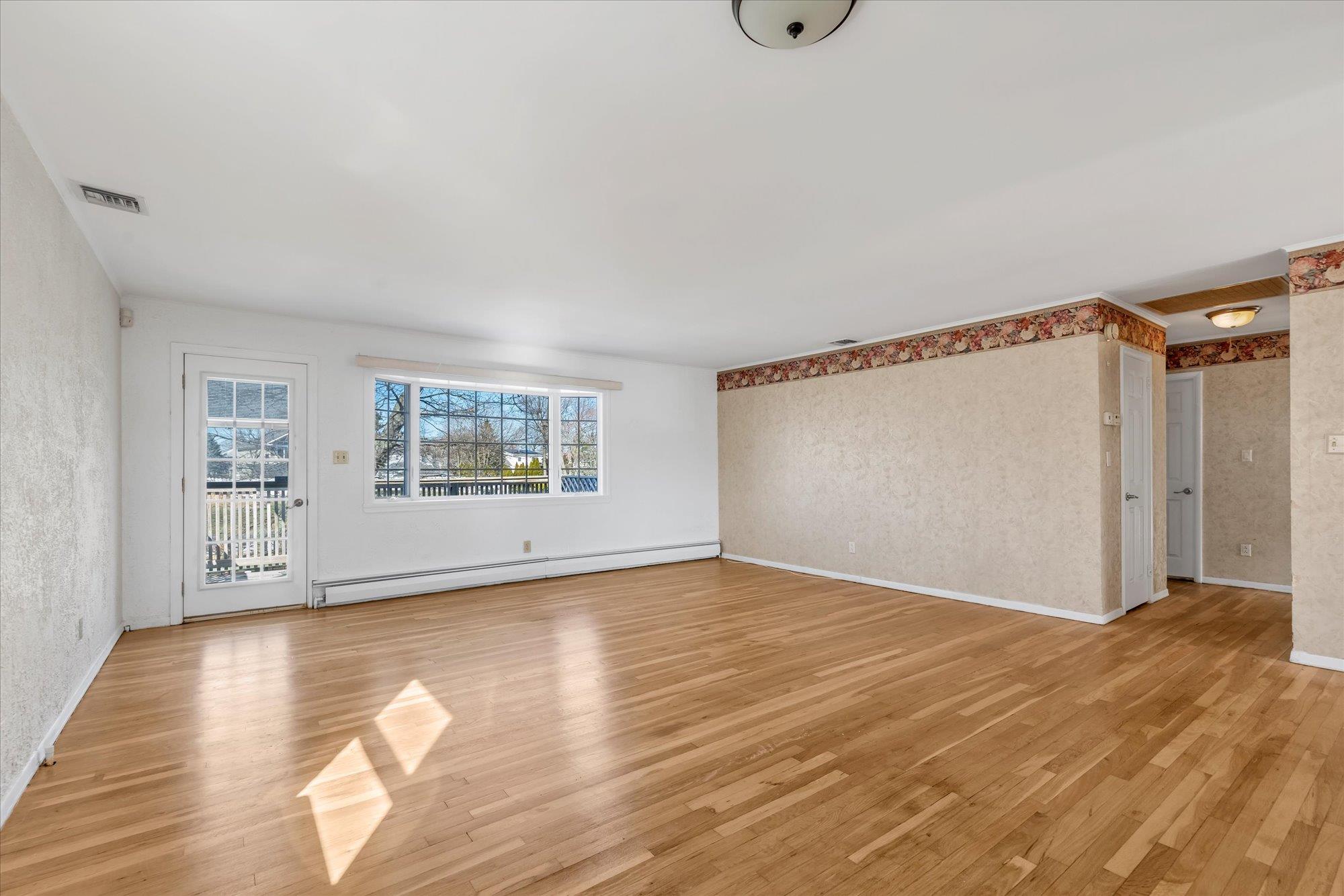 16 Beverly Road, Wantagh, New York image 9