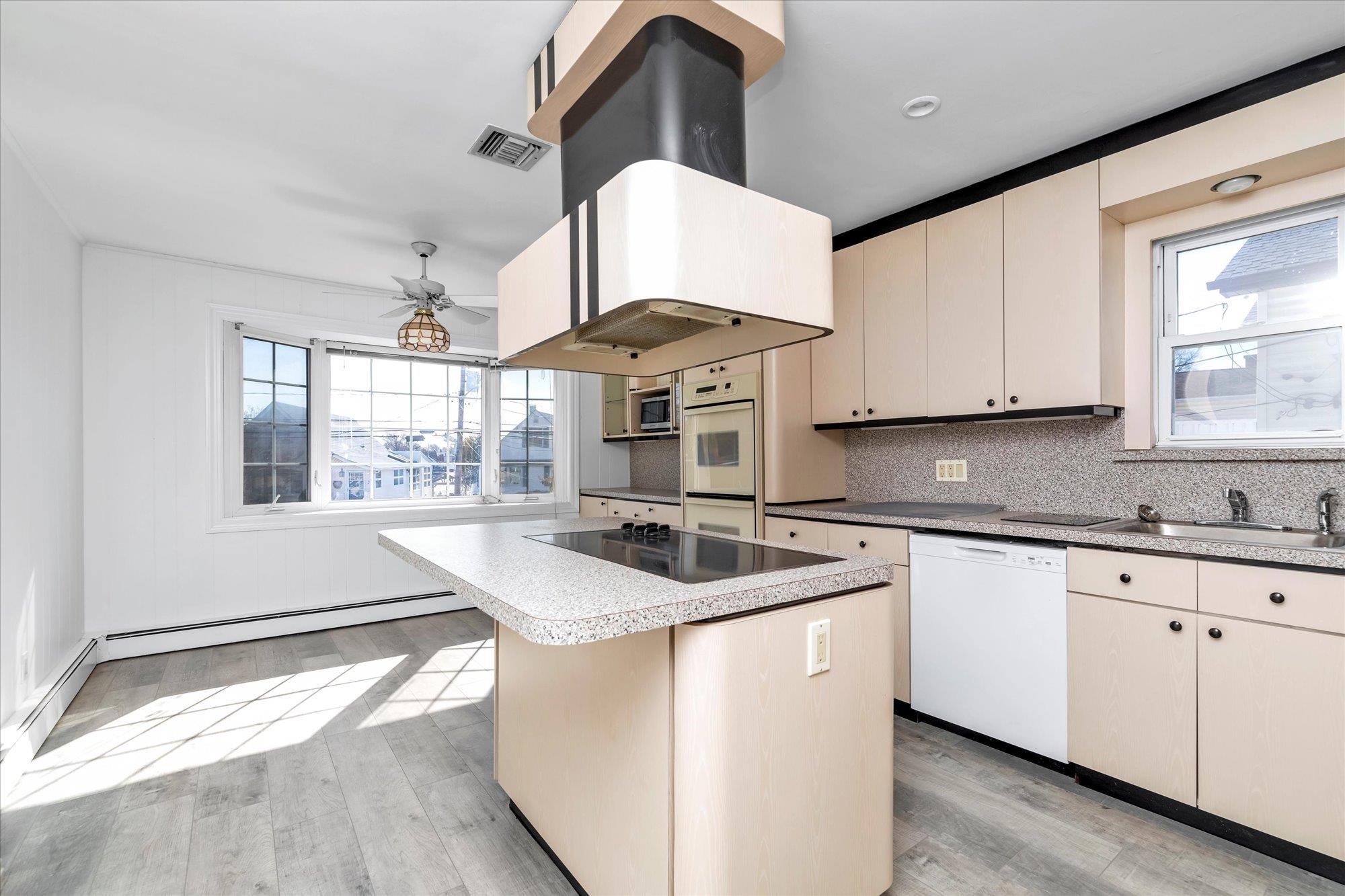 16 Beverly Road, Wantagh, New York image 4