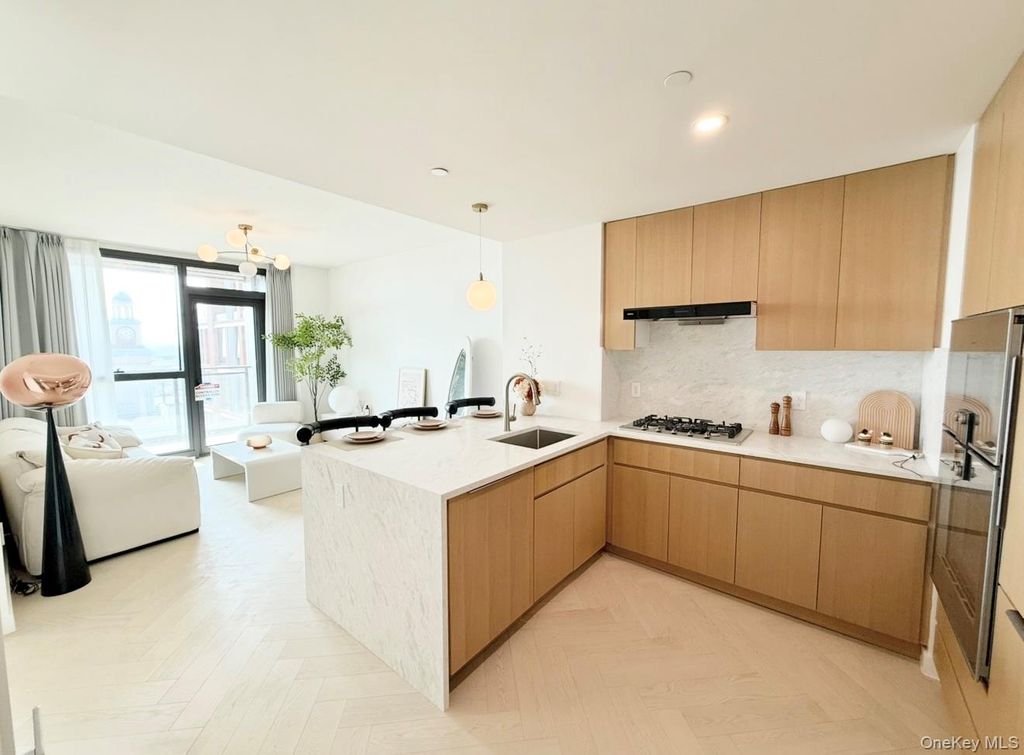 Photo of 133-25 37 Avenue #17F, Flushing, NY 11354 (MLS # 894977)