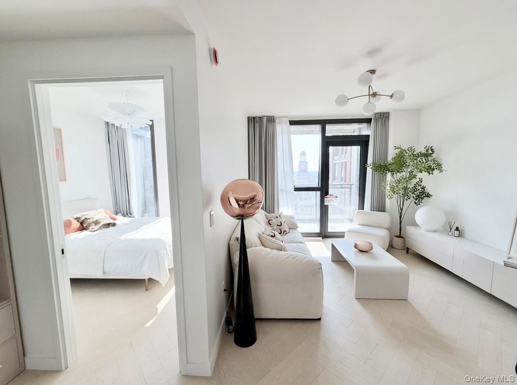 Photo of 133-25 37 Avenue #17F, Flushing, NY 11354 (MLS # 894977)