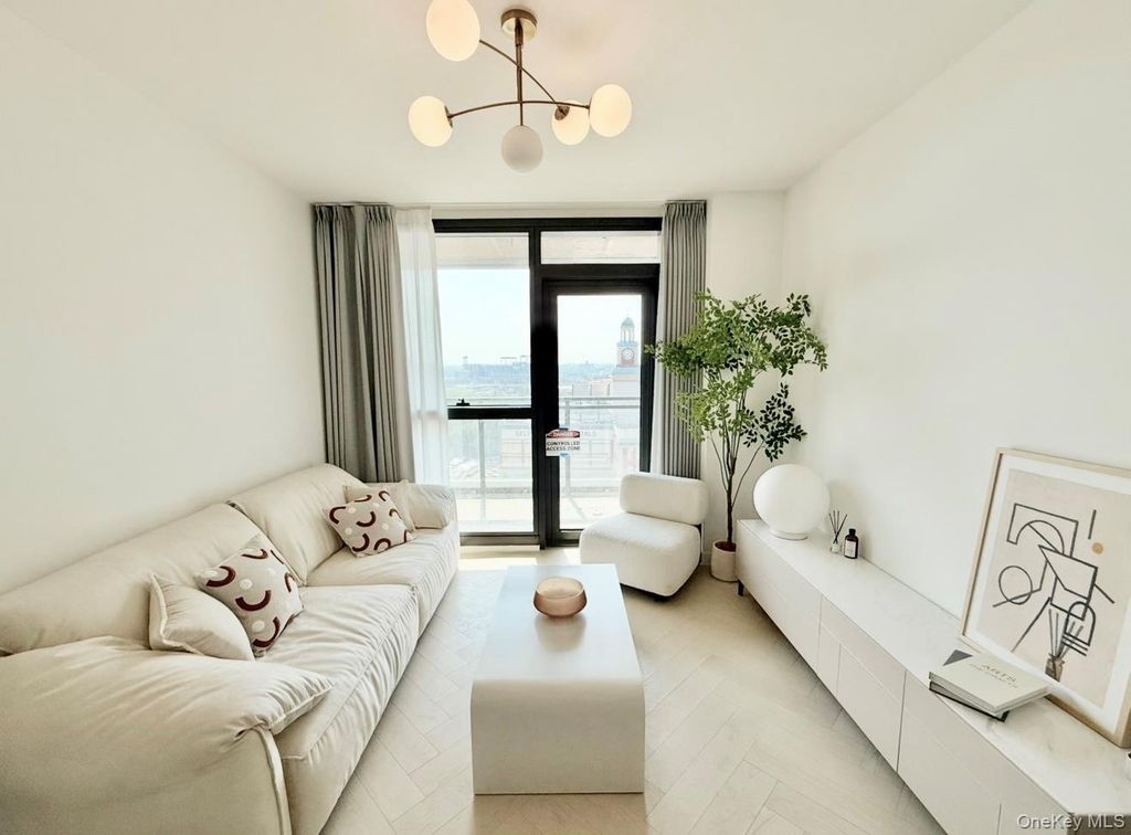 Photo of 133-25 37 Avenue #17F, Flushing, NY 11354 (MLS # 894977)