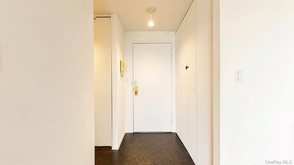 Photo of 150-38 Union Turnpike #8D, Flushing, NY 11367 (MLS # 1047379)