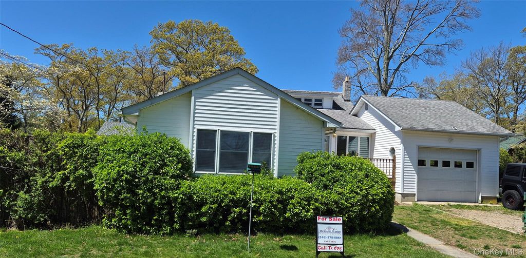 Photo of 24 Lavender Road, Rocky Point, NY 11778 (MLS # 992722)