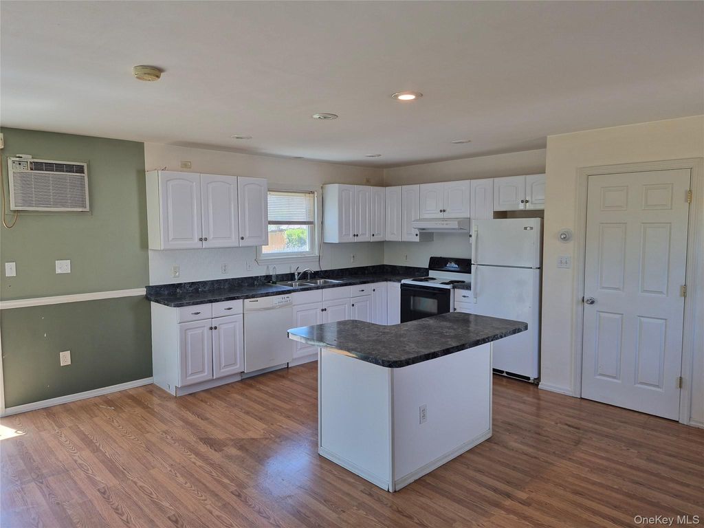 Photo of 24 Lavender Road, Rocky Point, NY 11778 (MLS # 992722)