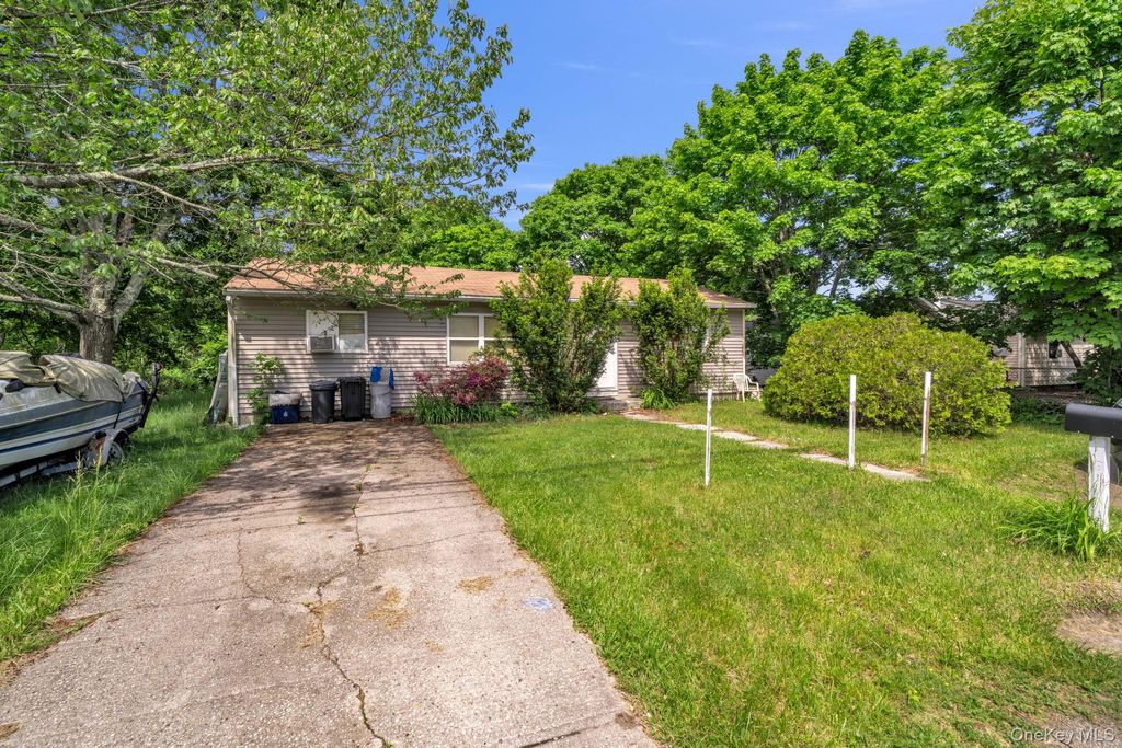 Photo of 656 Taylor Avenue, Patchogue, NY 11772 (MLS # 1005446)