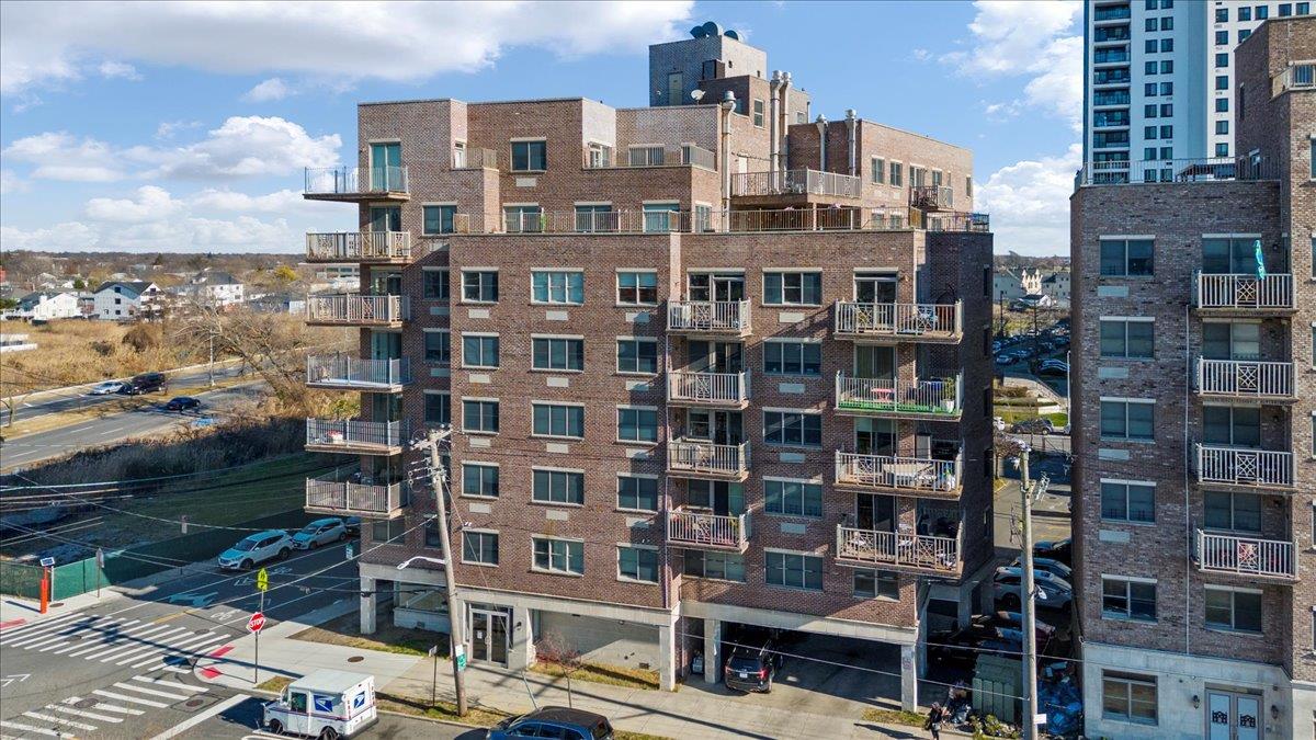 Property for Sale at Beach 9th Street 7C, Far Rockaway, Queens, NY - Bedrooms: 3 
Bathrooms: 2 
Rooms: 5  - $650,000