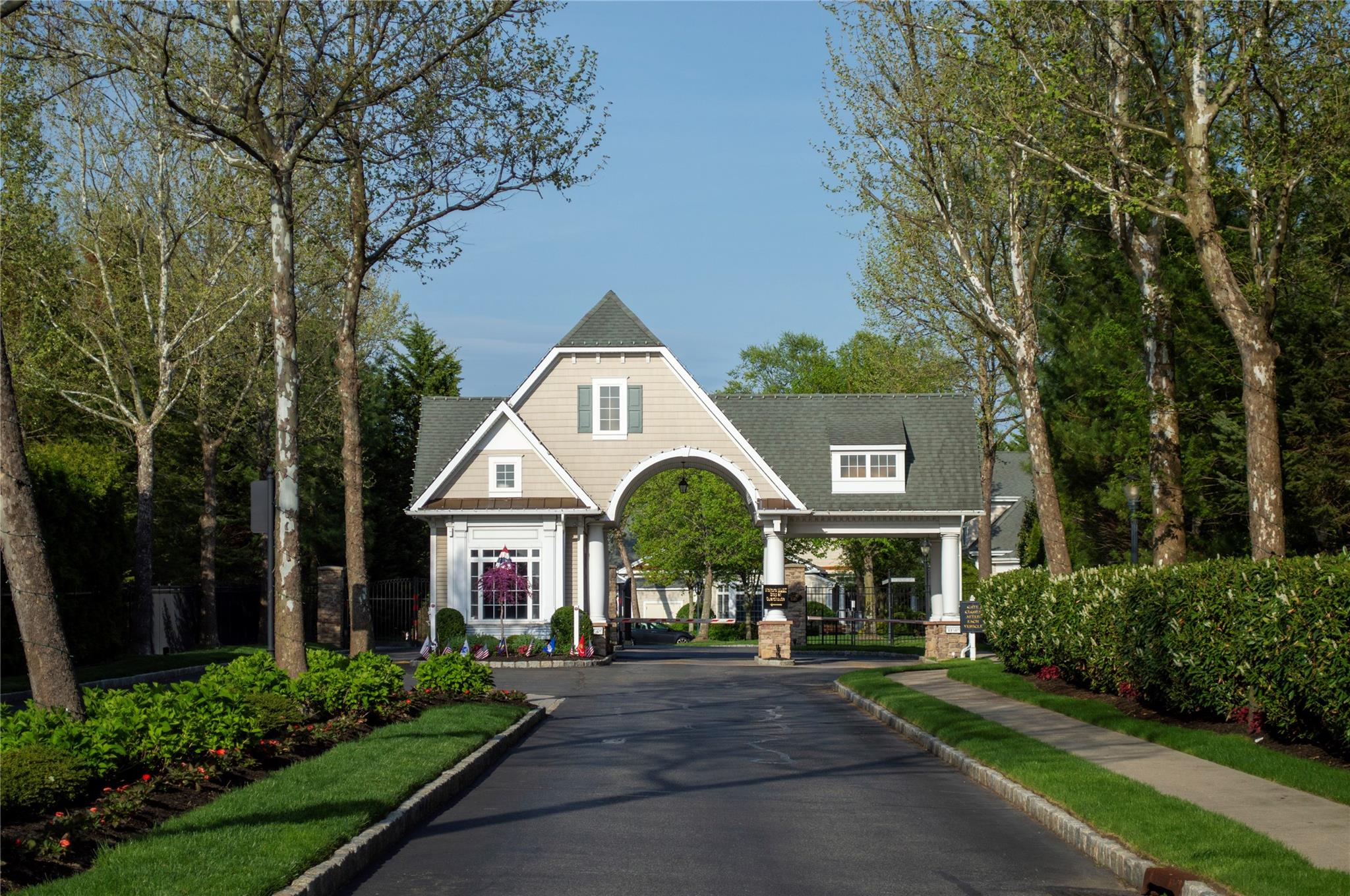20 Concerto Drive, Lake Grove, New York image 2