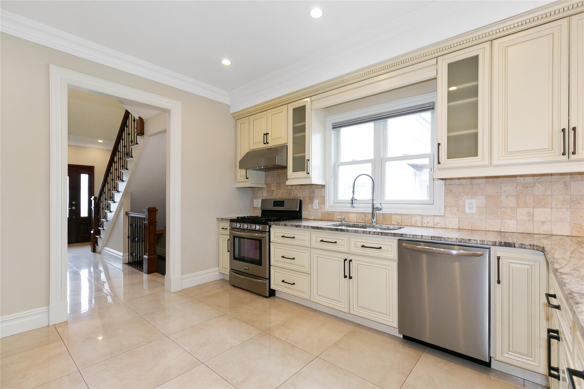 62 Harvard Street, Roslyn Heights, New York image 14