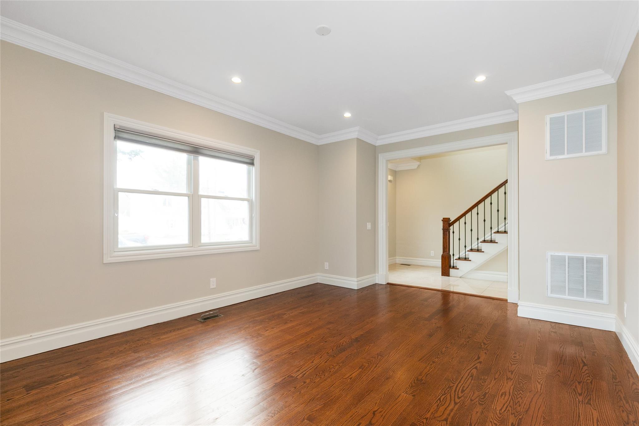62 Harvard Street, Roslyn Heights, New York image 7