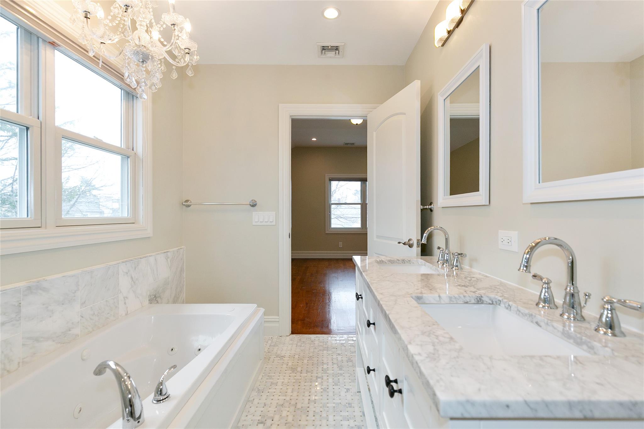 62 Harvard Street, Roslyn Heights, New York image 21