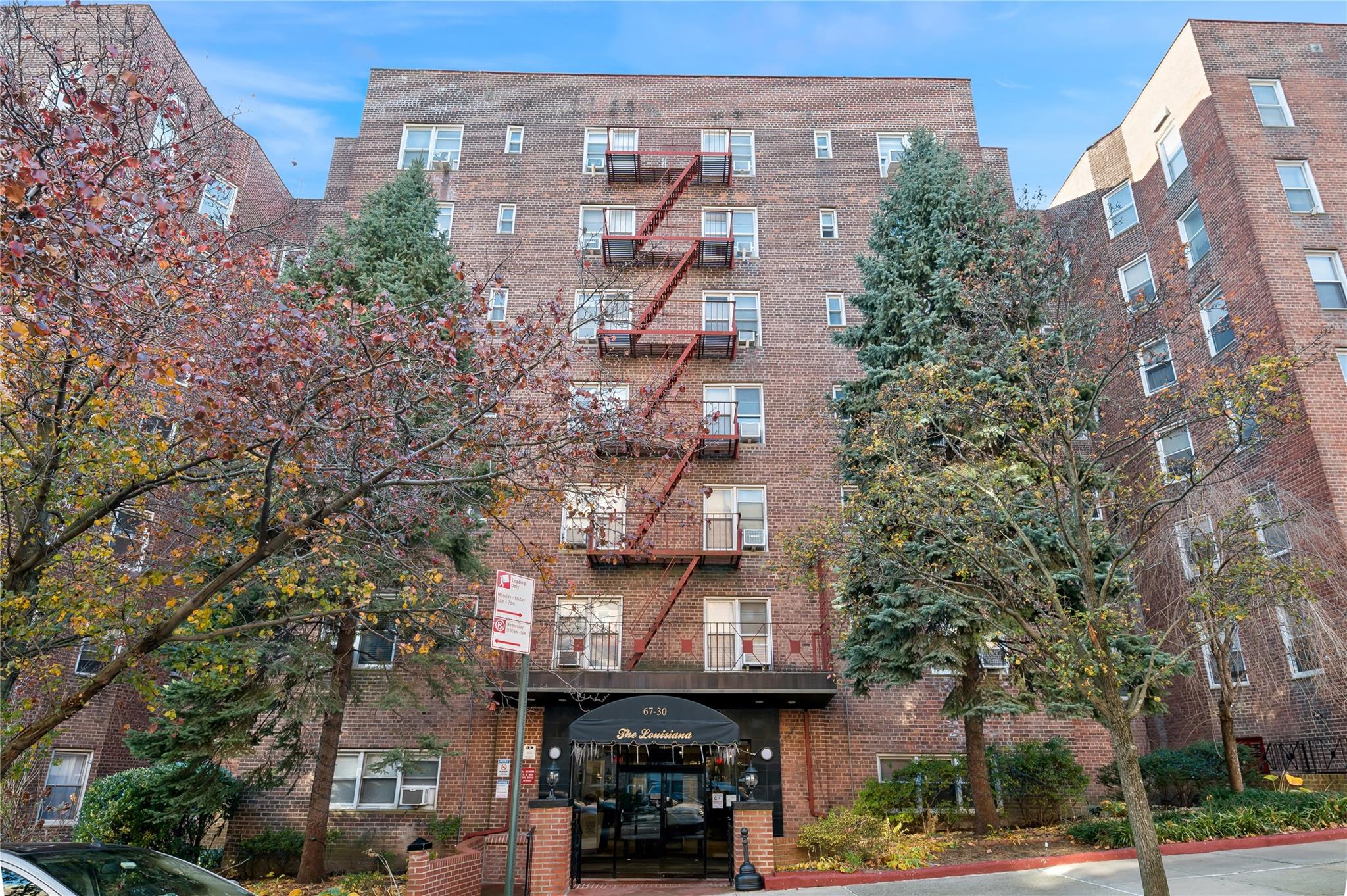 Clyde Street 2C, Forest Hills, Queens, NY - 2 Bedrooms  
2 Bathrooms  
5 Rooms - 