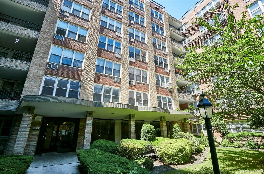 Photo of 9411 59 Avenue #D-17, Elmhurst, NY 11373 (MLS # 1010009)