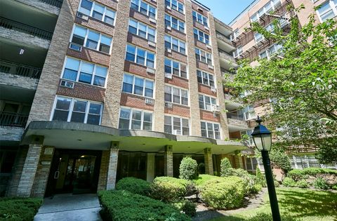 Photo of 9411 59 Avenue #D-17, Elmhurst, NY 11373 (MLS # 1010009)
