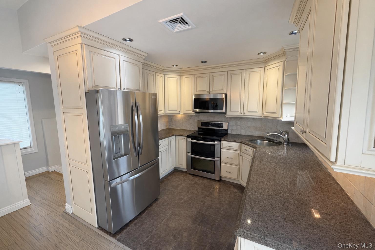 3938 Arthur Avenue N