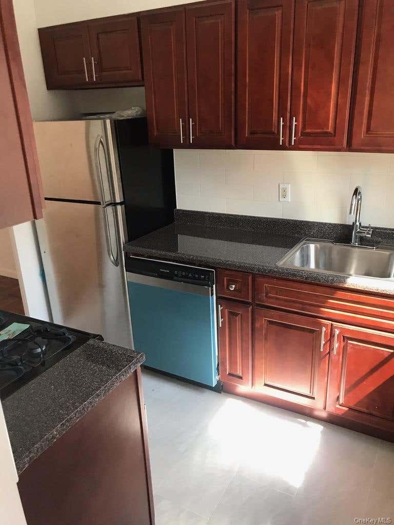 Photo of 1515 Metropolitan Avenue #6B, Bronx, NY 10462 (MLS # 1039056)