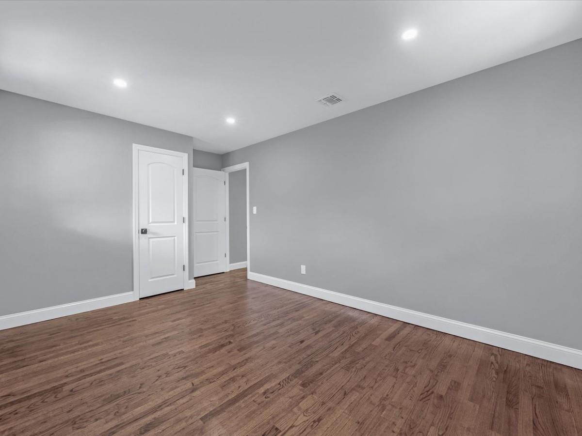 7 Pal Way, Plainview, New York image 13