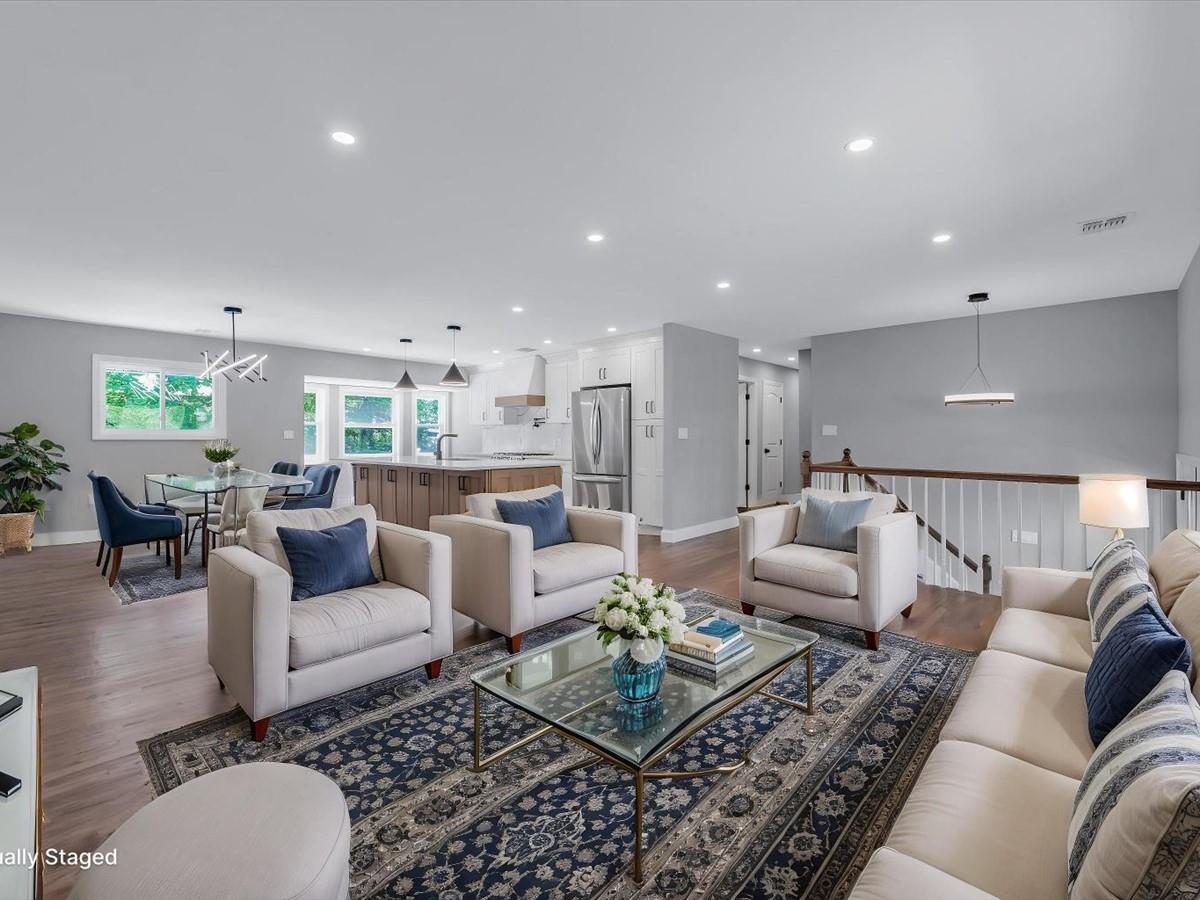 7 Pal Way, Plainview, New York image 3