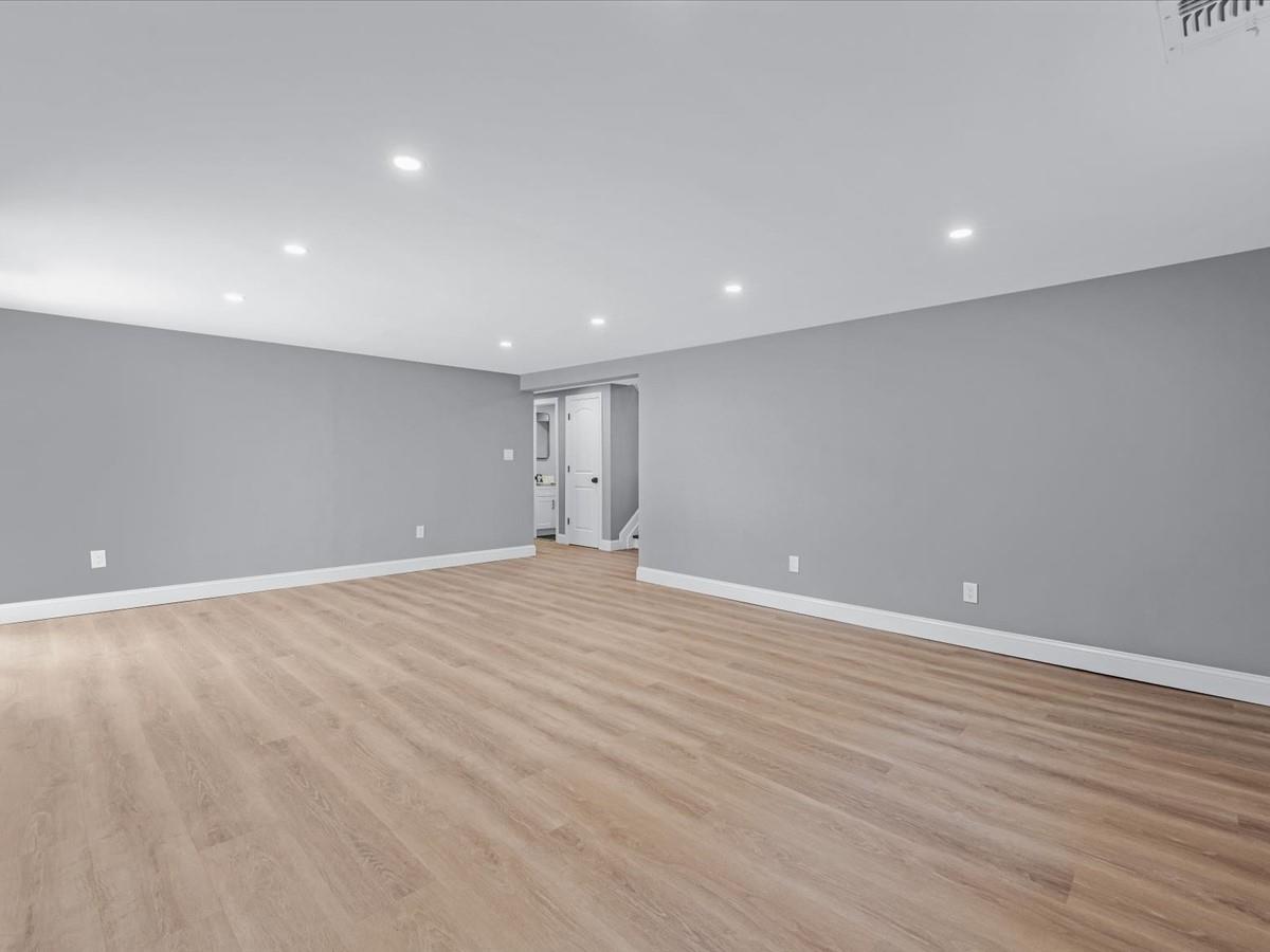 7 Pal Way, Plainview, New York image 19