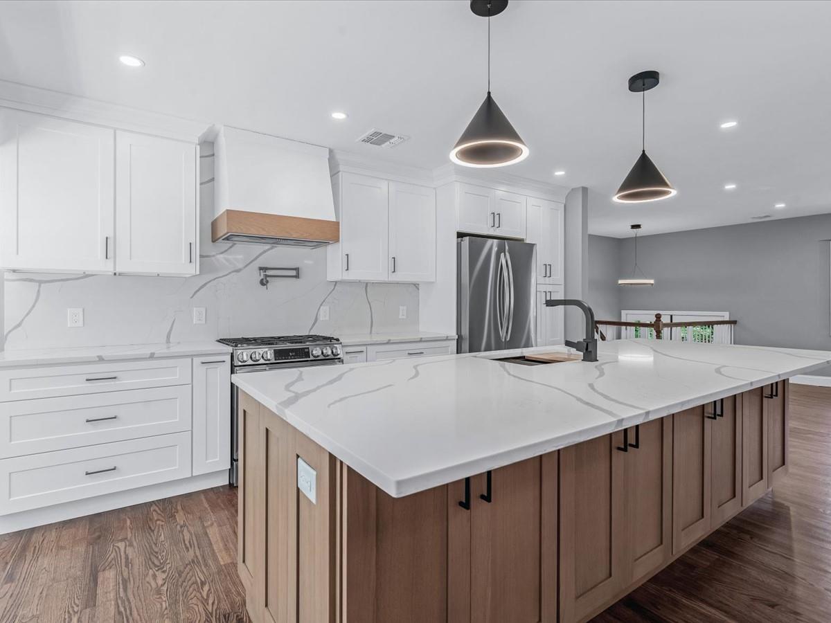 7 Pal Way, Plainview, New York image 6